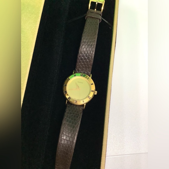 Ladies GUCCI watch 🔥🔥🔥 - Picture 6 of 10